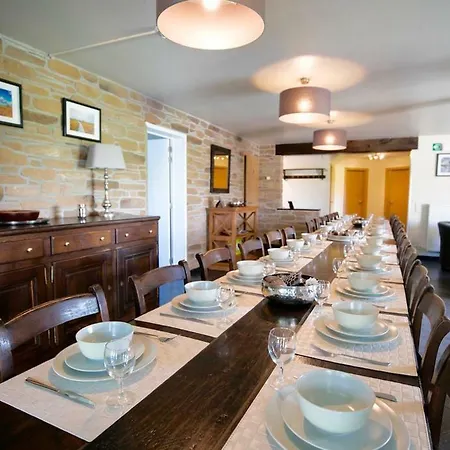 25 P La Vecquee Nyaraló